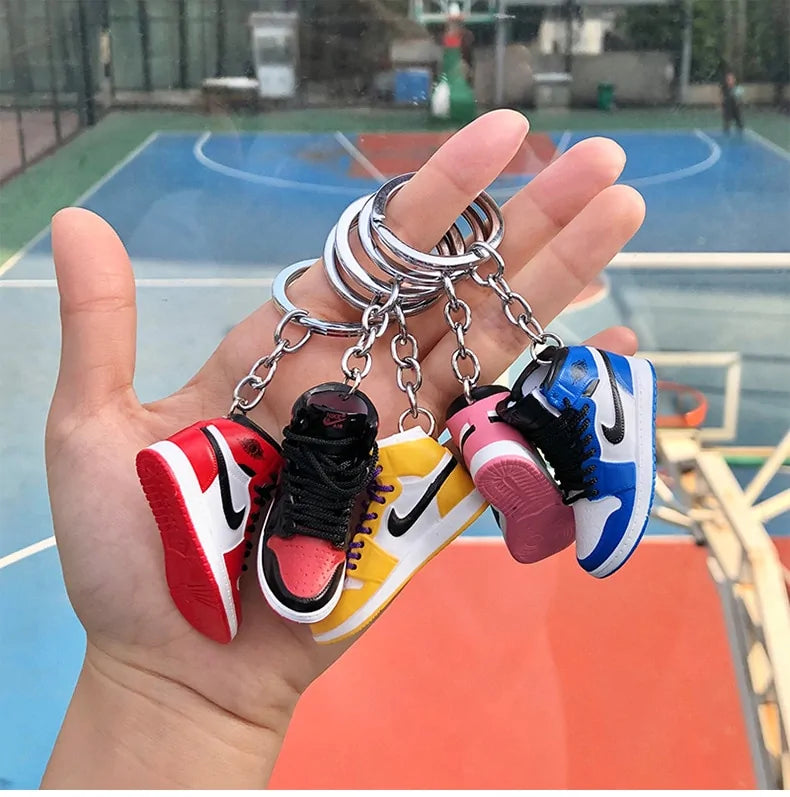 ¡Mini Llavero Sneaker: Lleva el Estilo Contigo!