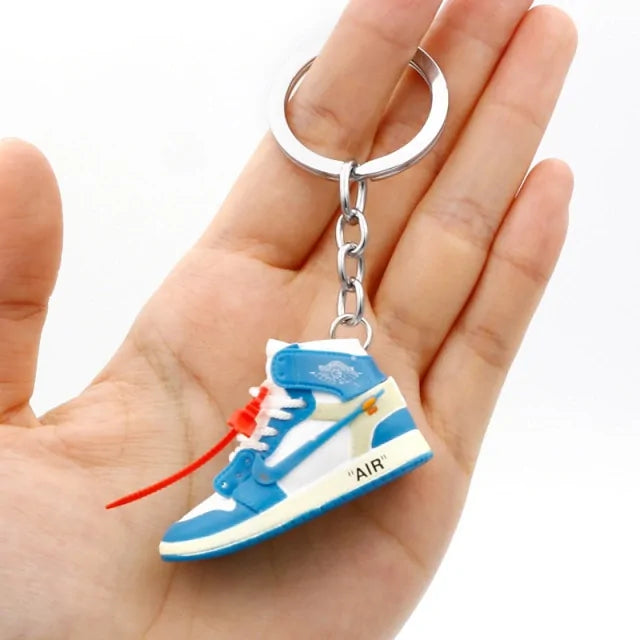 ¡Mini Llavero Sneaker: Lleva el Estilo Contigo!