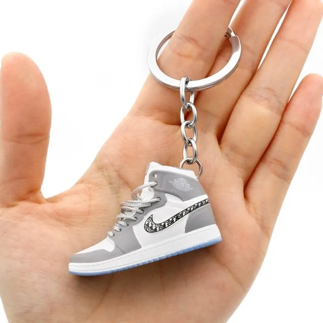 ¡Mini Llavero Sneaker: Lleva el Estilo Contigo!